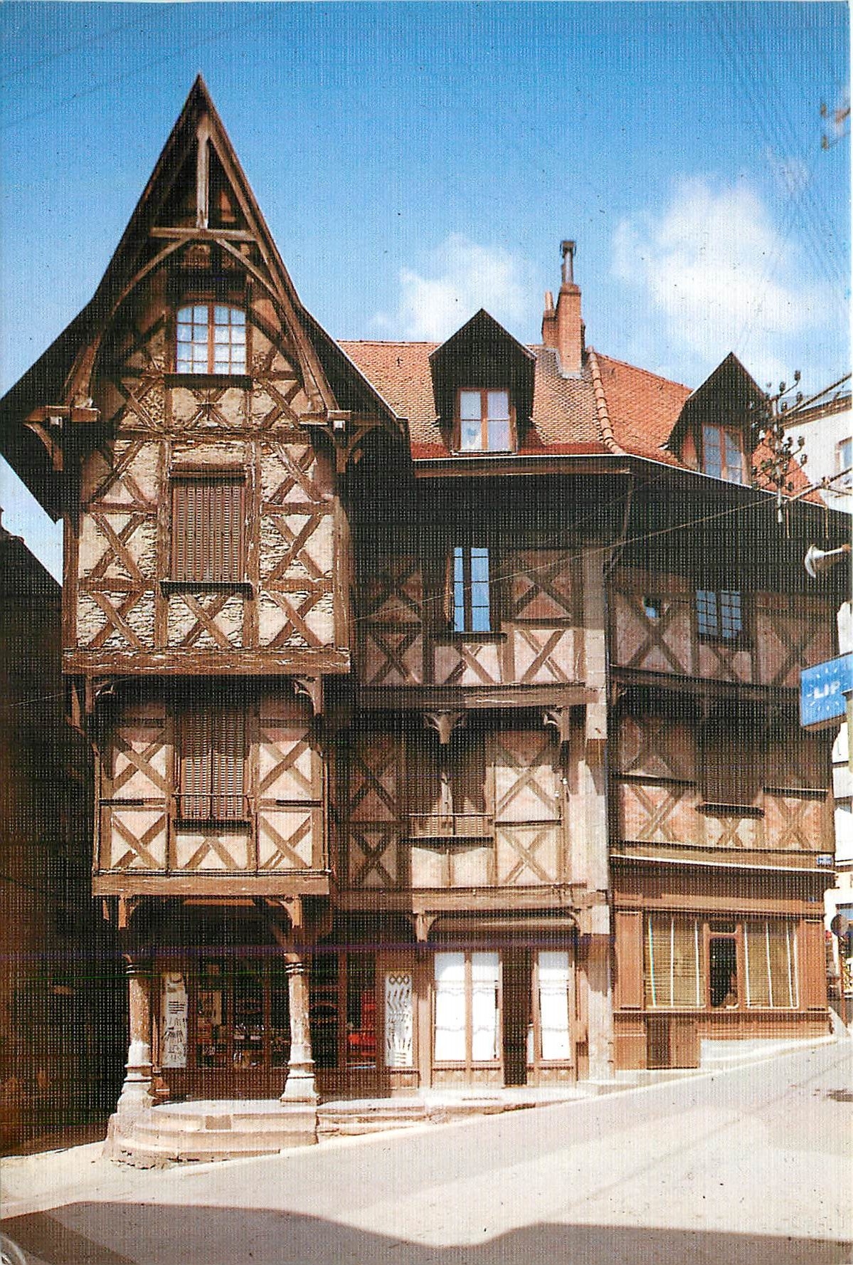 CPM Thiers Puy de Dome Capitale de la Coutellerie Chateau de Pirou 