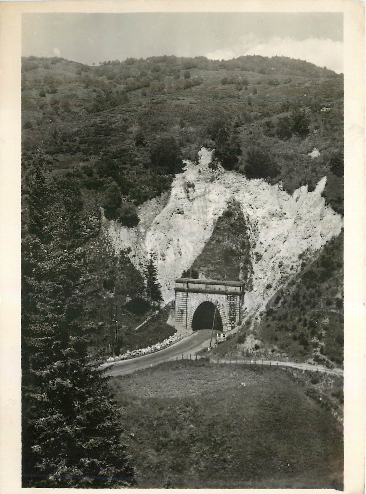 CPM Le Lioran Cantal Vue sur le Tunnel 