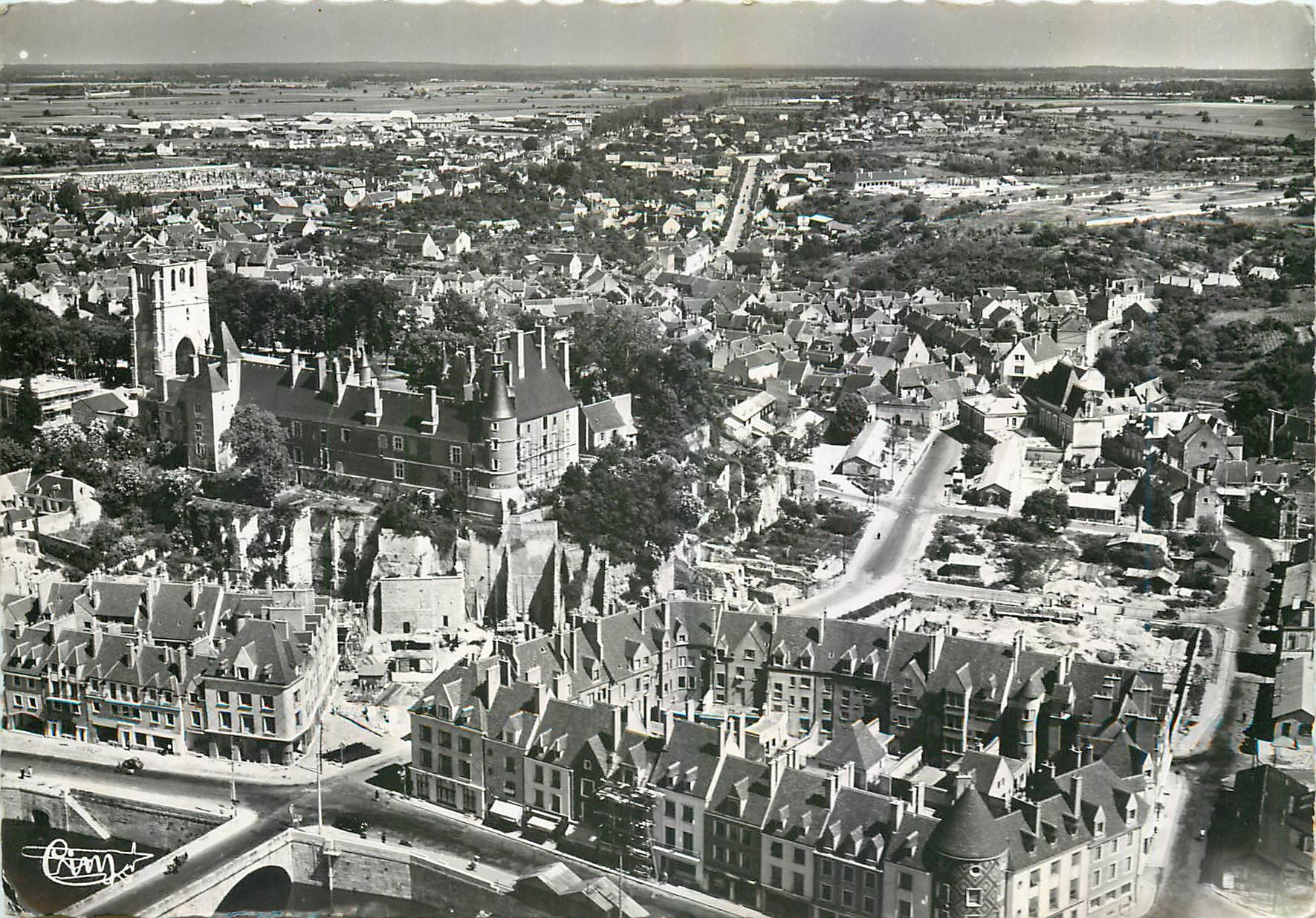 CPM Gien Loiret Vue generale aerienne 