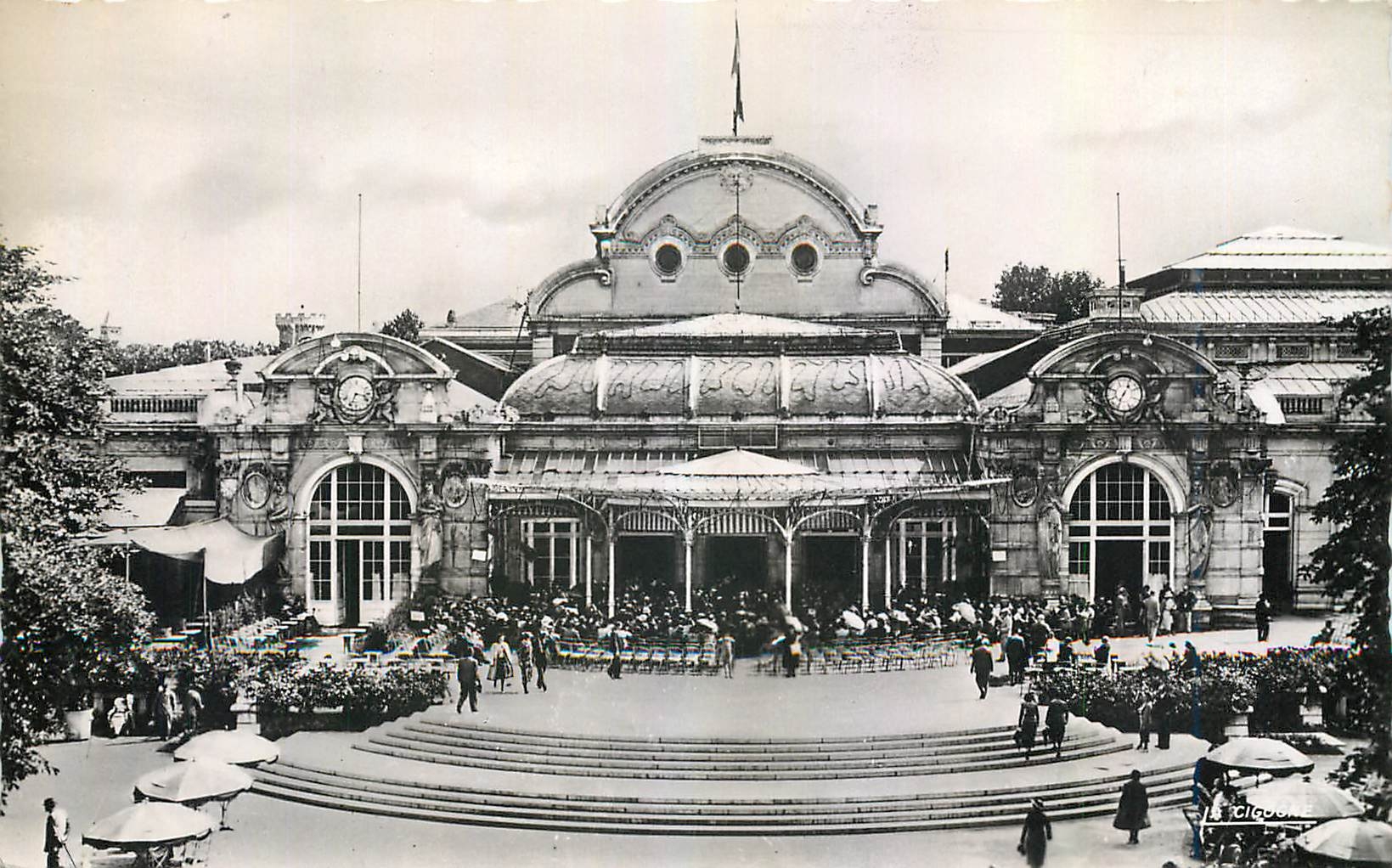 CPM Vichy Allier Reine des Villes d'Eaux Le Casino 