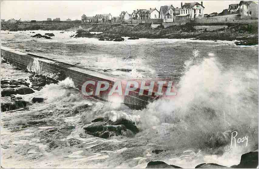 CPM Batz sur Mer Loire Inf Les Chalets de la Cote Saint Michel et la jetee un jour de tempete 