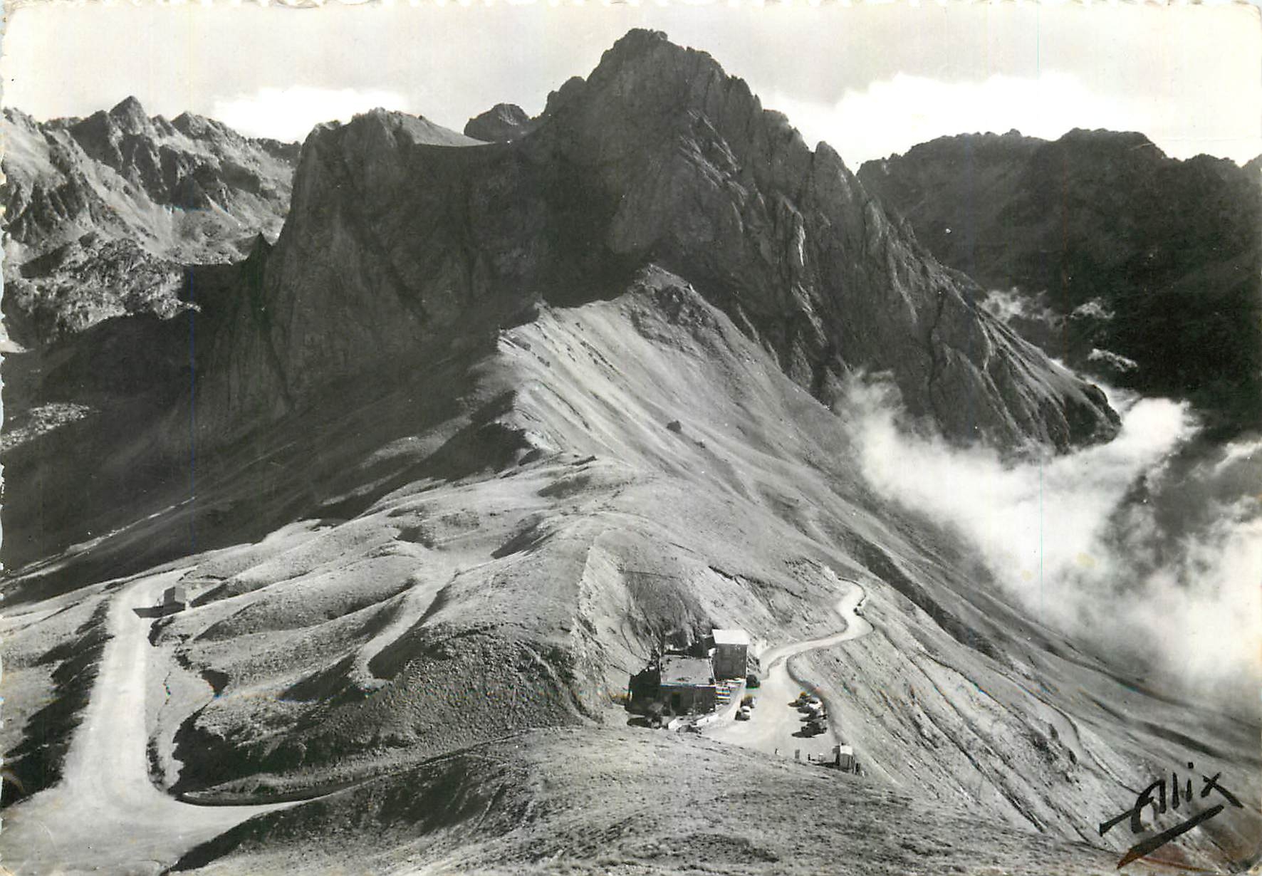 CPM Les Pyrenees Le Sommet du Col du Tourmalet 