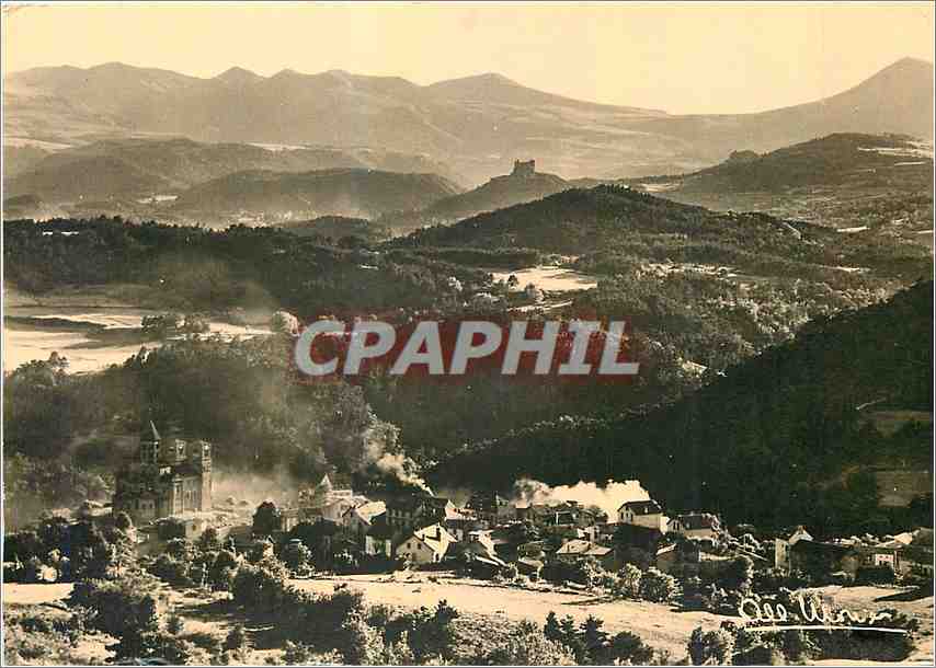 CPM Vue sur Saint Nectaire le Haut P de D Au loin le Chateau de Murol et les Monts Dore 