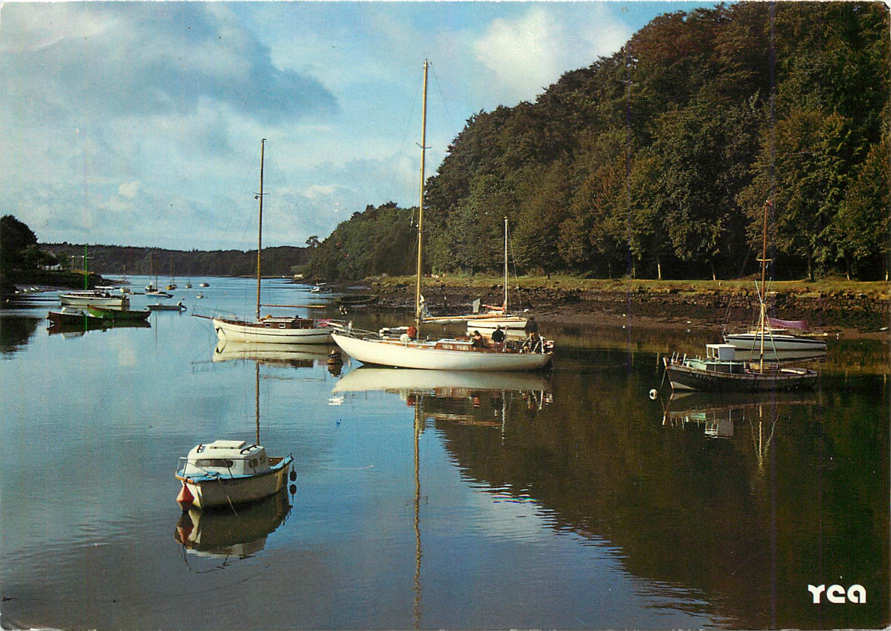 CPM La Bretagne Pittoresque Sur la riviere du Loch les yachts au mouillage dans le Port d'Auray 