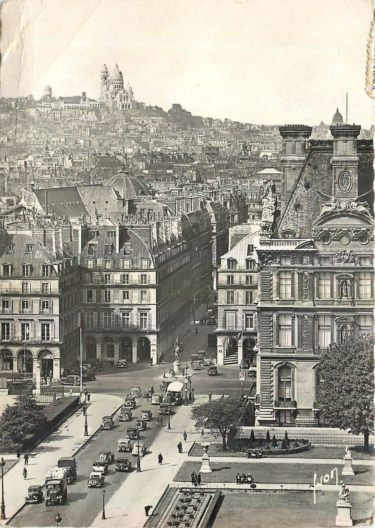 CPM Paris Place des Pyramides Butte Montmartre et Sacre Coeur 