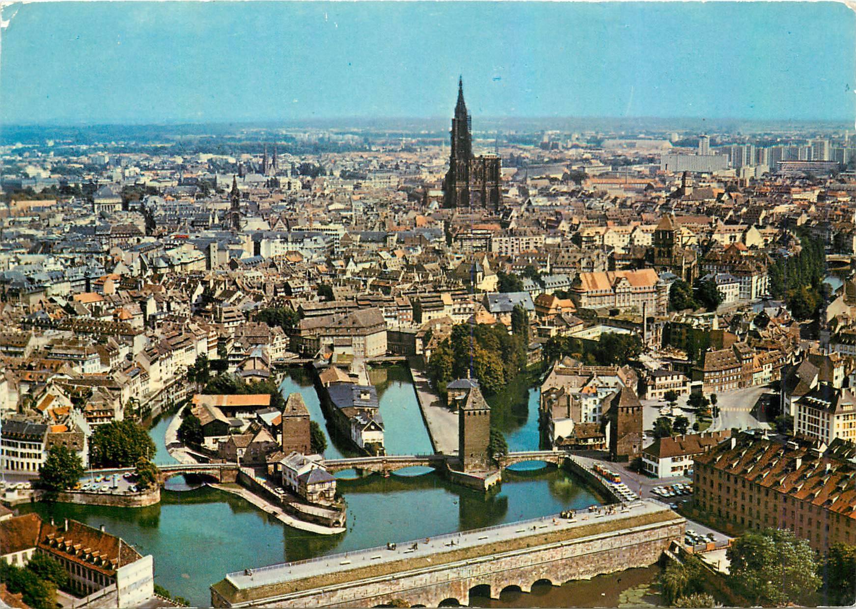 CPM Strasbourg Vue Aerienne Les Ponts Couverts 