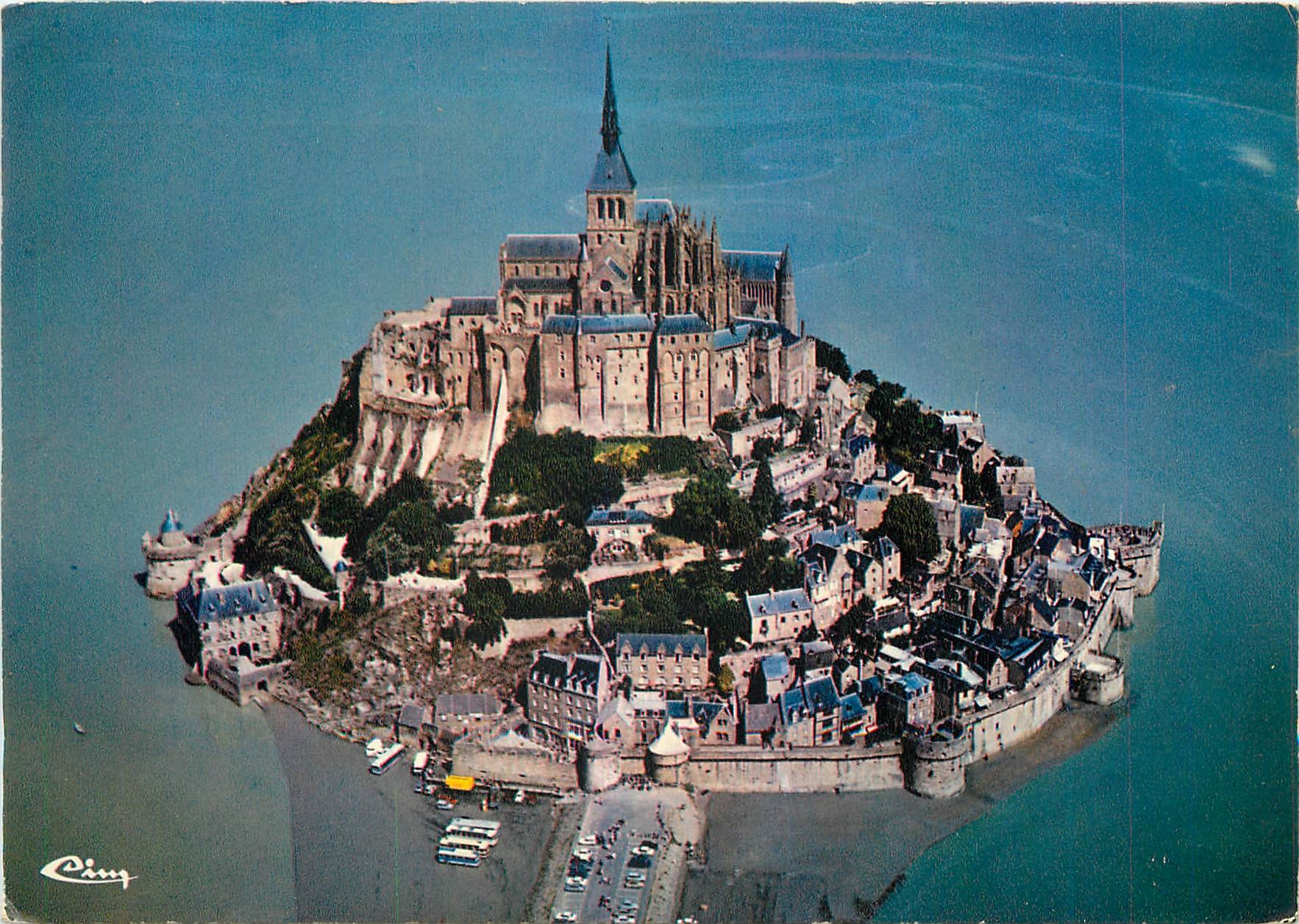 CPM Le Mont Saint Michel Manche Vue aerienne sur Tombelaine 