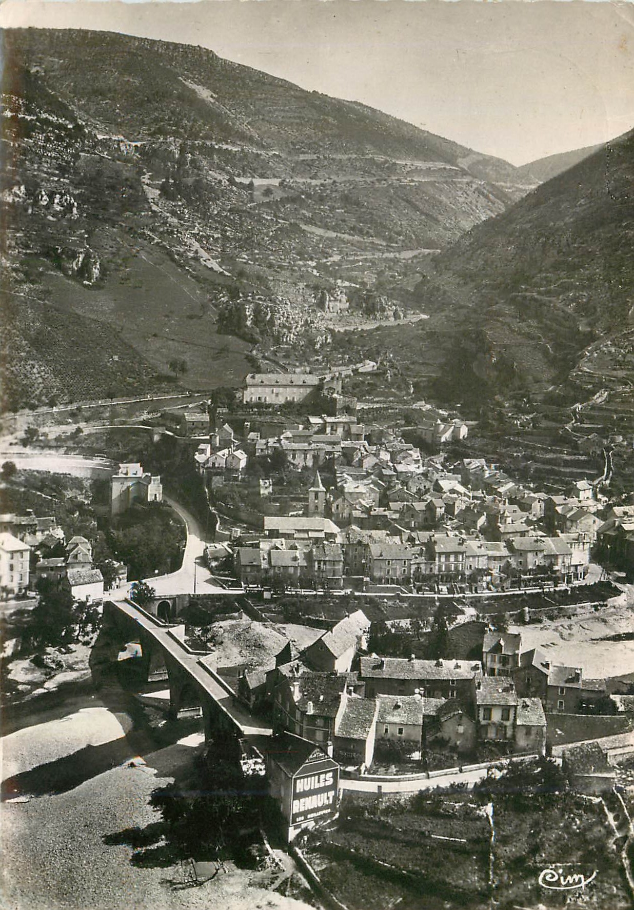 CPM Gorges du Tarn Lozere Vue panoramique de Ste Enimie et Lacets de la route de Mende 