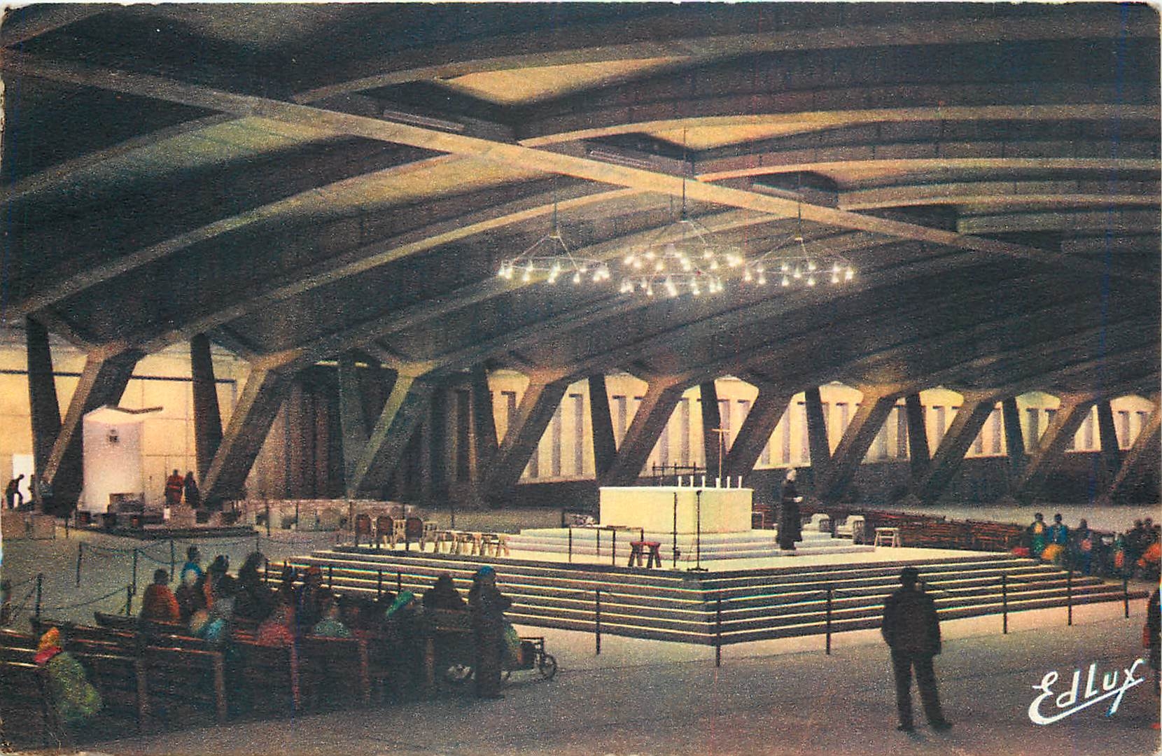 CPM Lourdes La Basilique Souterraine St Pie X 