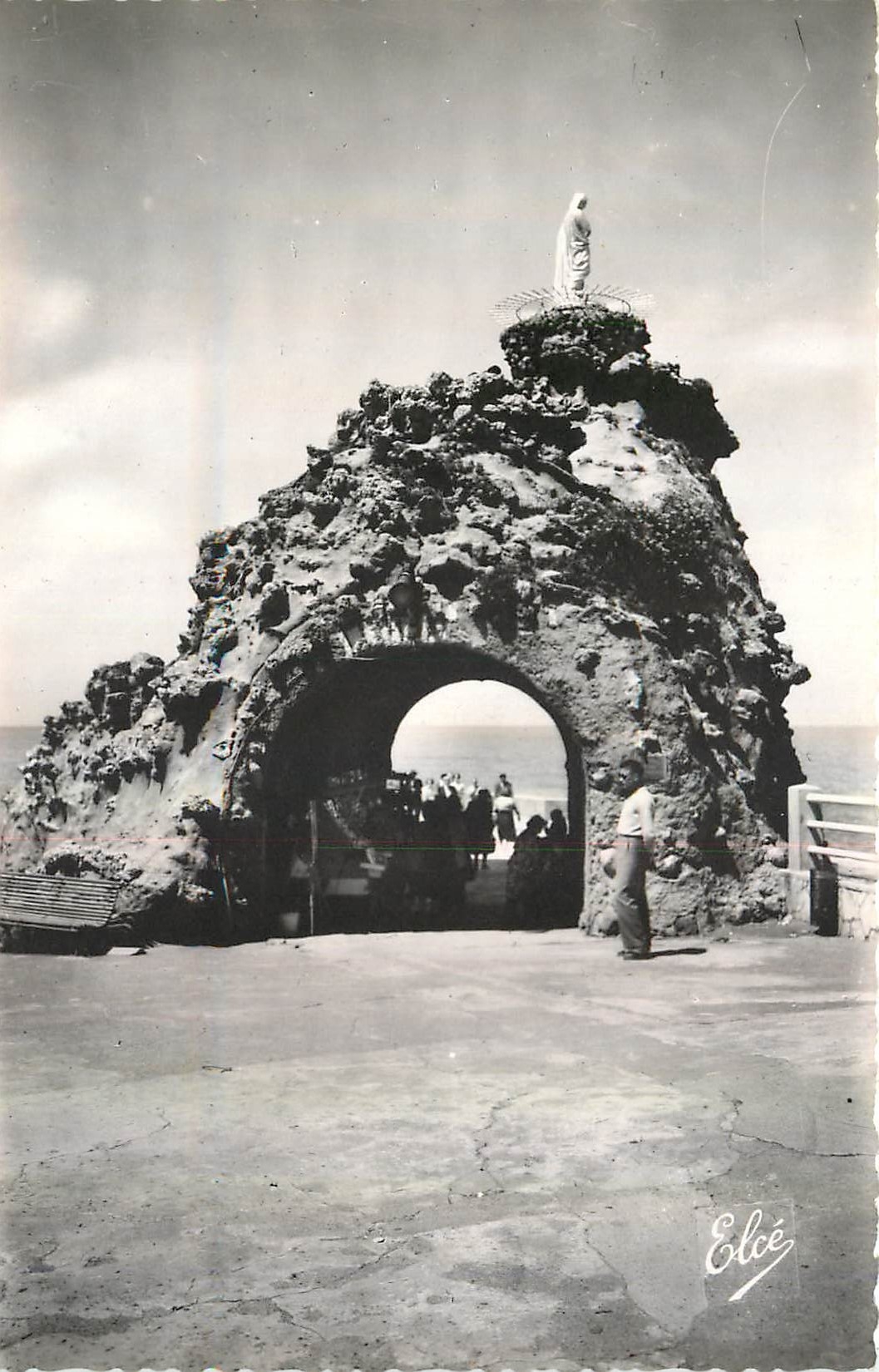 Le Rocher de la Vierge et le Tunnel — Biarritz (Basses-Pyrénées) — L. Chatagneau 92