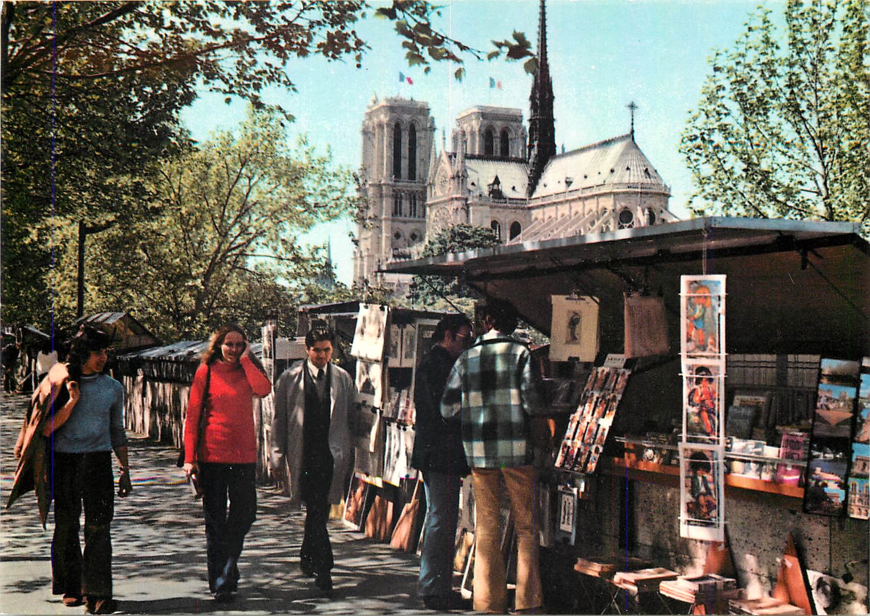 CPM Paris Les bouquinistes devant Notre Dame 