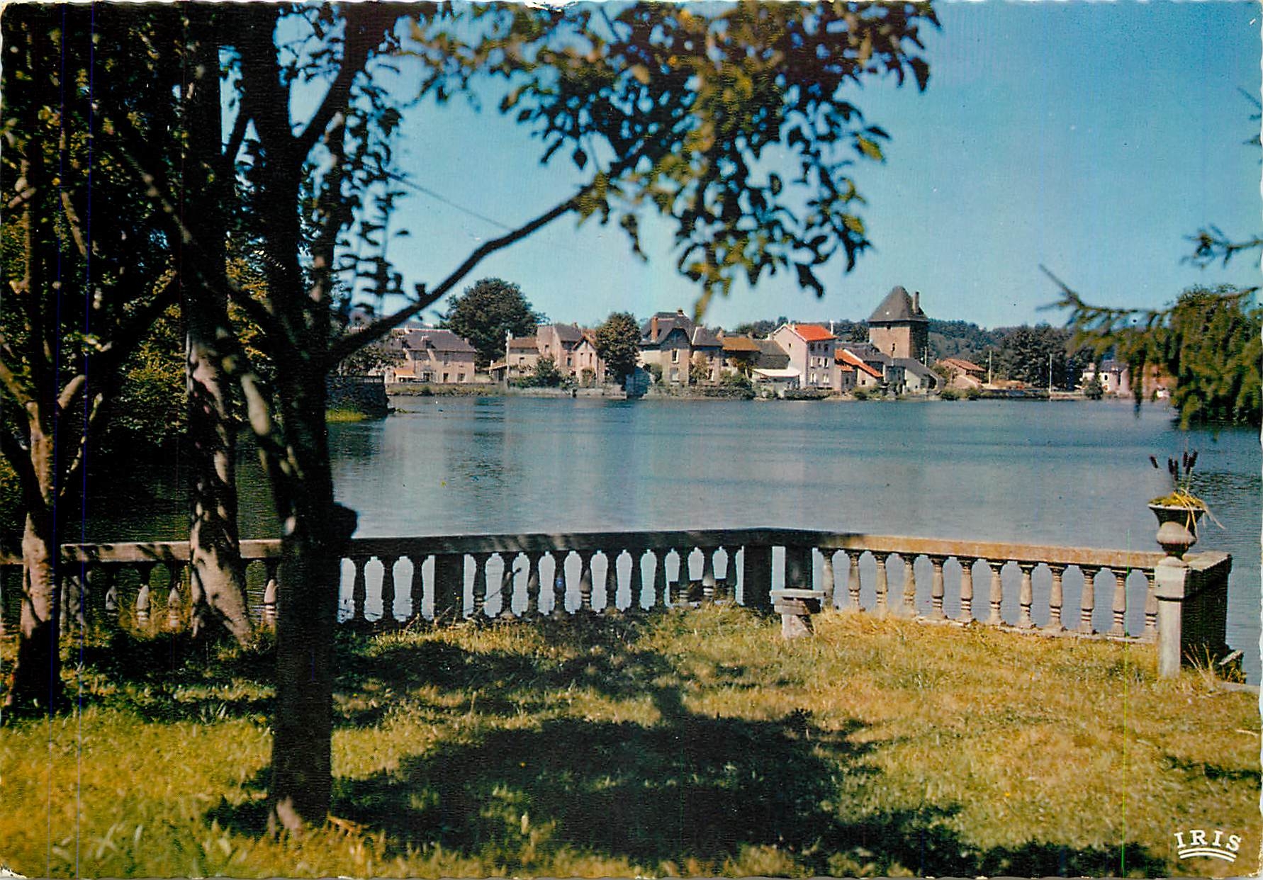CPM Peyrat le Chateau au bord de son Lac 