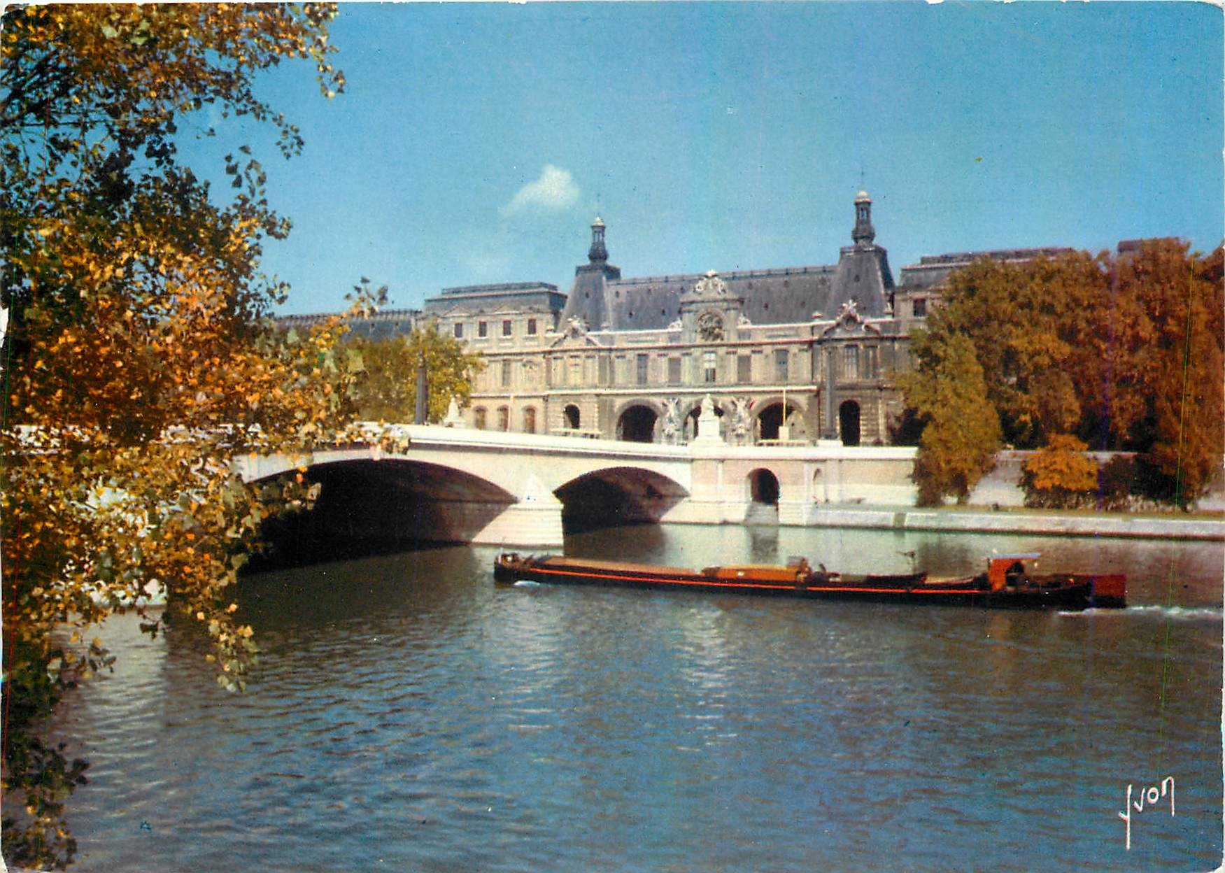 CPM Paris Le Louvre et le Pont du Carrousel 