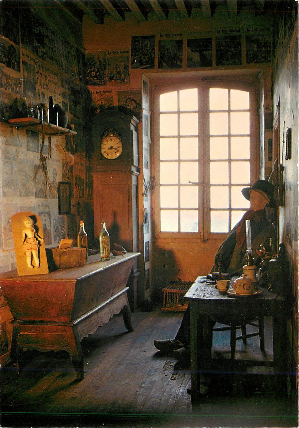 CPM Ambierle Loire L'Interieur du Rebouteux 