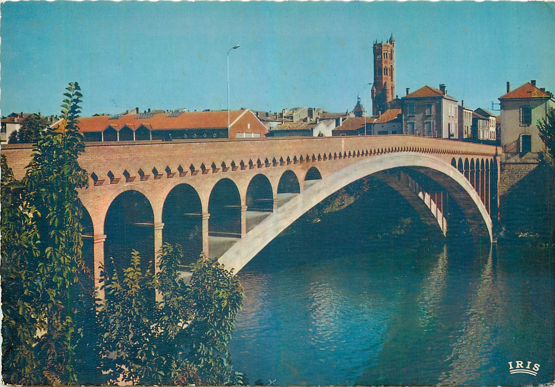 Villeneuve-sur-Lot — Le Pont Neuf sur le Lot et le clocher de l'église Sainte-Catherine — Éditions Limimages