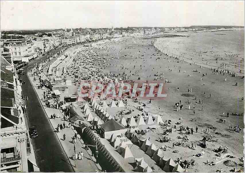 CPM Les Sables d'Olonne Vendee Vue panoramique de la Plage et du Remblai 