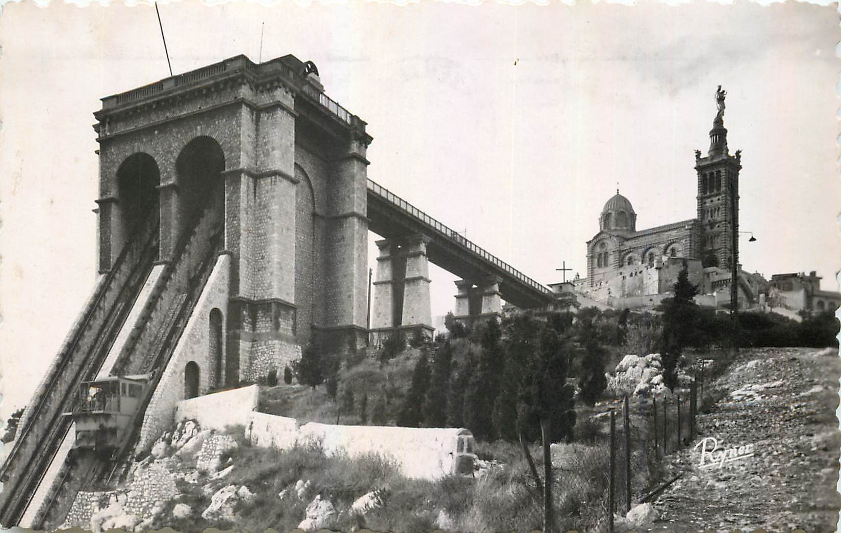 CPM Marseille Ascenseur et Basilique de Notre Dame de la Garde 