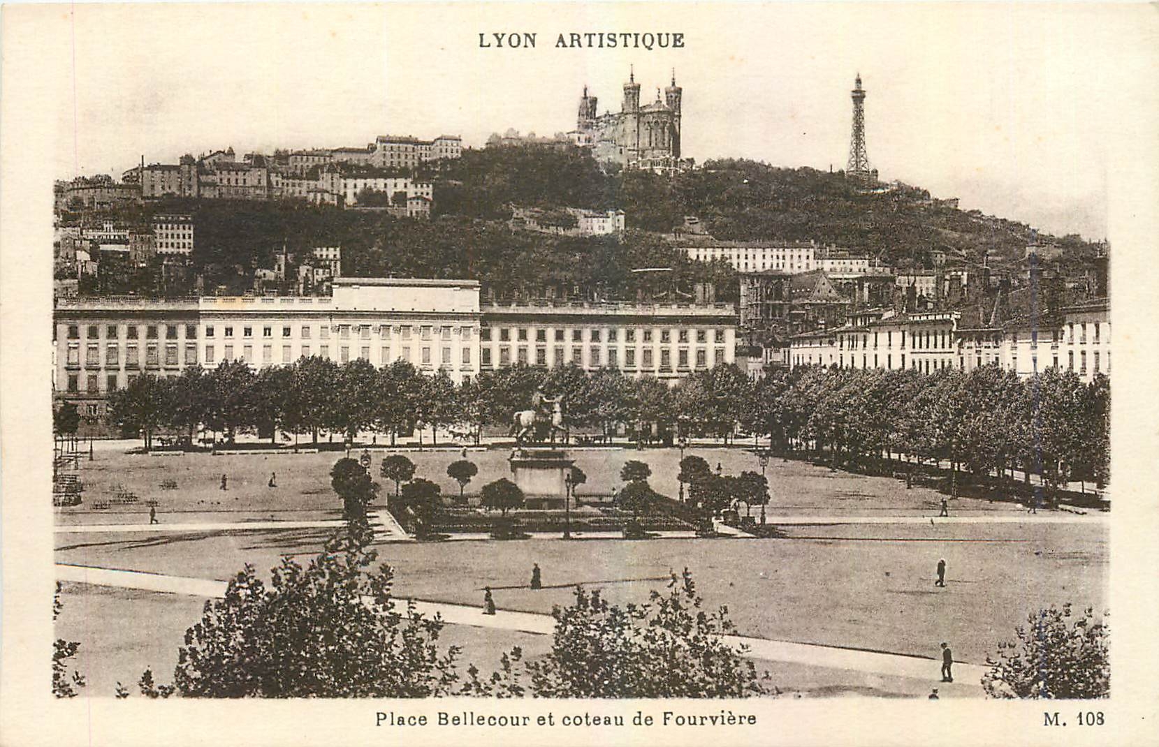CPA Lyon Place Bellecour et coteau de Fourviere 