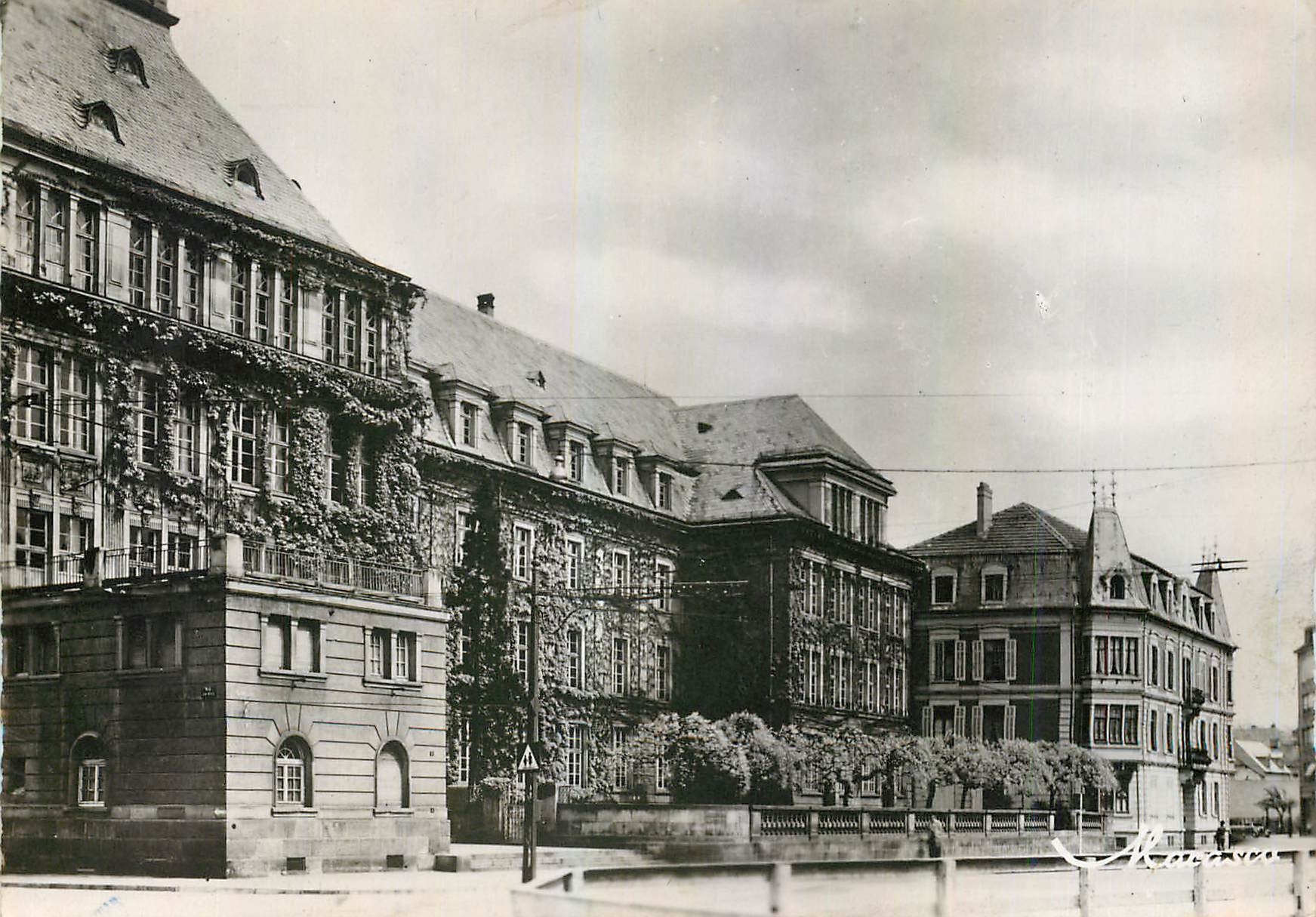 View of the buildings of the Lycée des Jeunes Filles in Mulhouse — publisher Marsanne