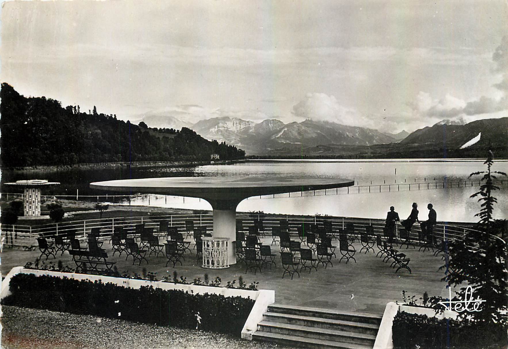 CPM Aix les Bains La Plage et le Mont Granier 
