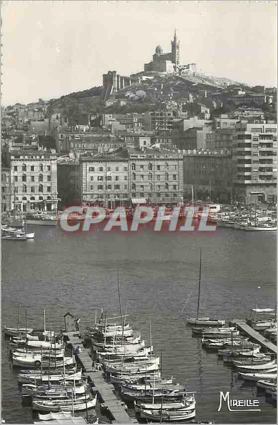 CPM Marseille B du R Un Coin du Vieux Port et Nd de la Garde Bateaux
