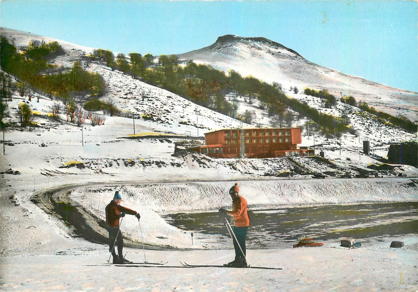 CPM Super Besse P de D Le Champbourg et l'Hotel Sabrina 