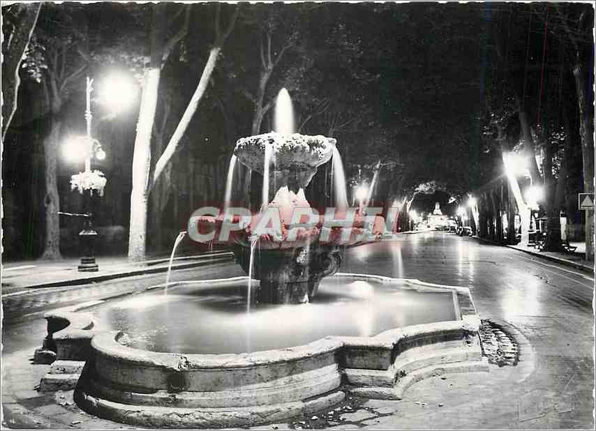 Aix-en-Provence — Fontaine des 9 Canons la Nuit — Éditions de France