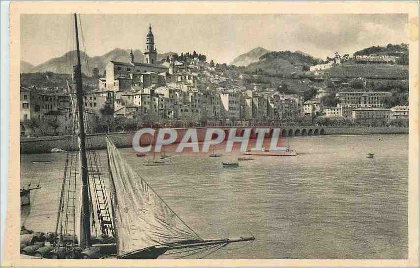 CPA La Cote d'Azur Menton Alpes Maritimes La Vieille Ville Bateau