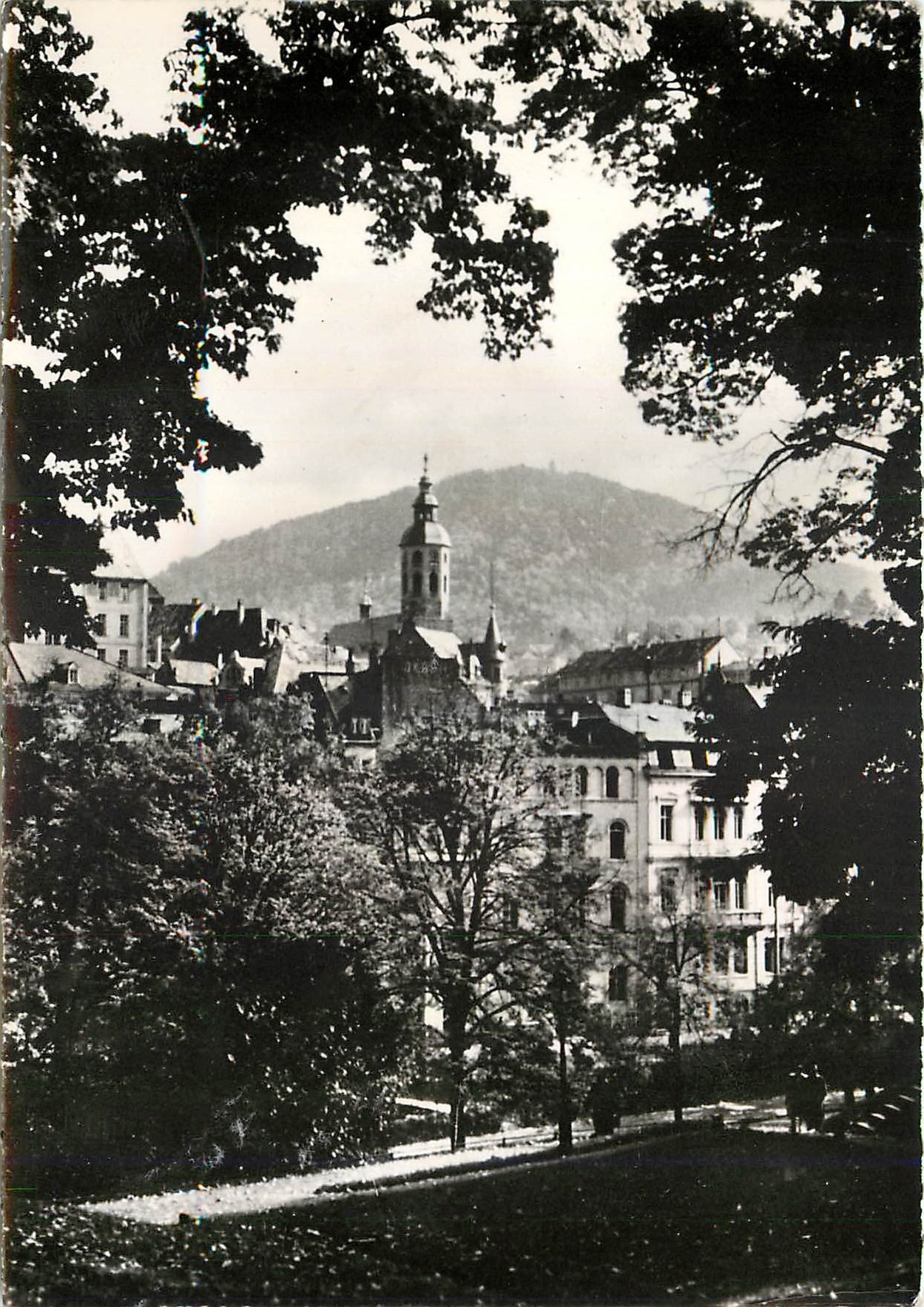 CPM Baden Baden Vue sur la Cathedrale et le Merkur