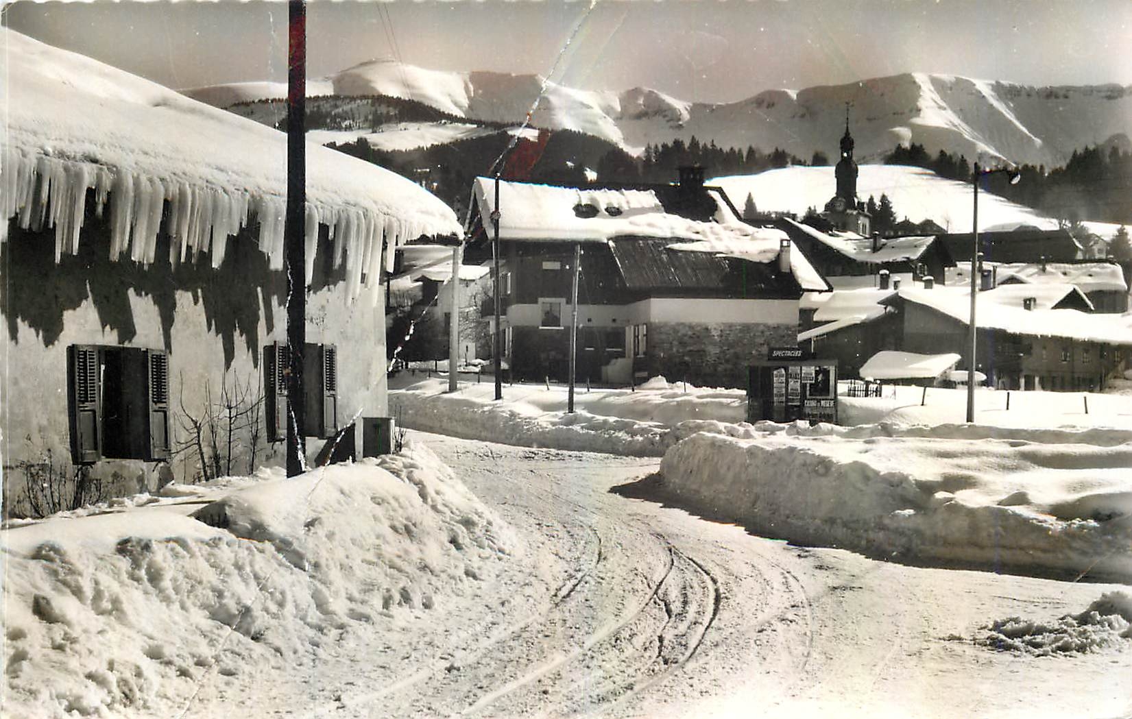 CPM Megeve l'Ensoleillee (Haute Savoie) Le Carrefour d'Arly et le Mont Joly