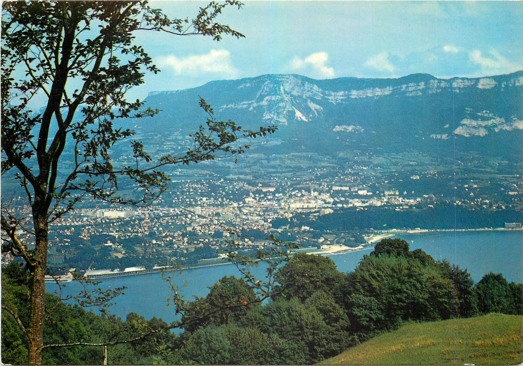 CPM Lac du Bourget (Savoie) Vue panoramique sur Aix les Bains et le Revard (alt 1538m)