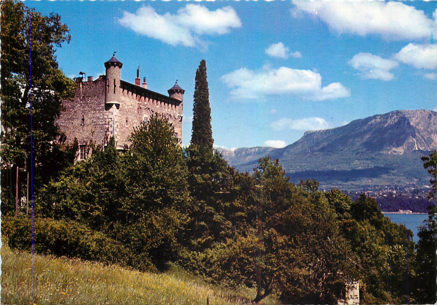 CPM Chateau de Boudeaux dans son cadre de verdure Mt Revard et le lac du Bourget