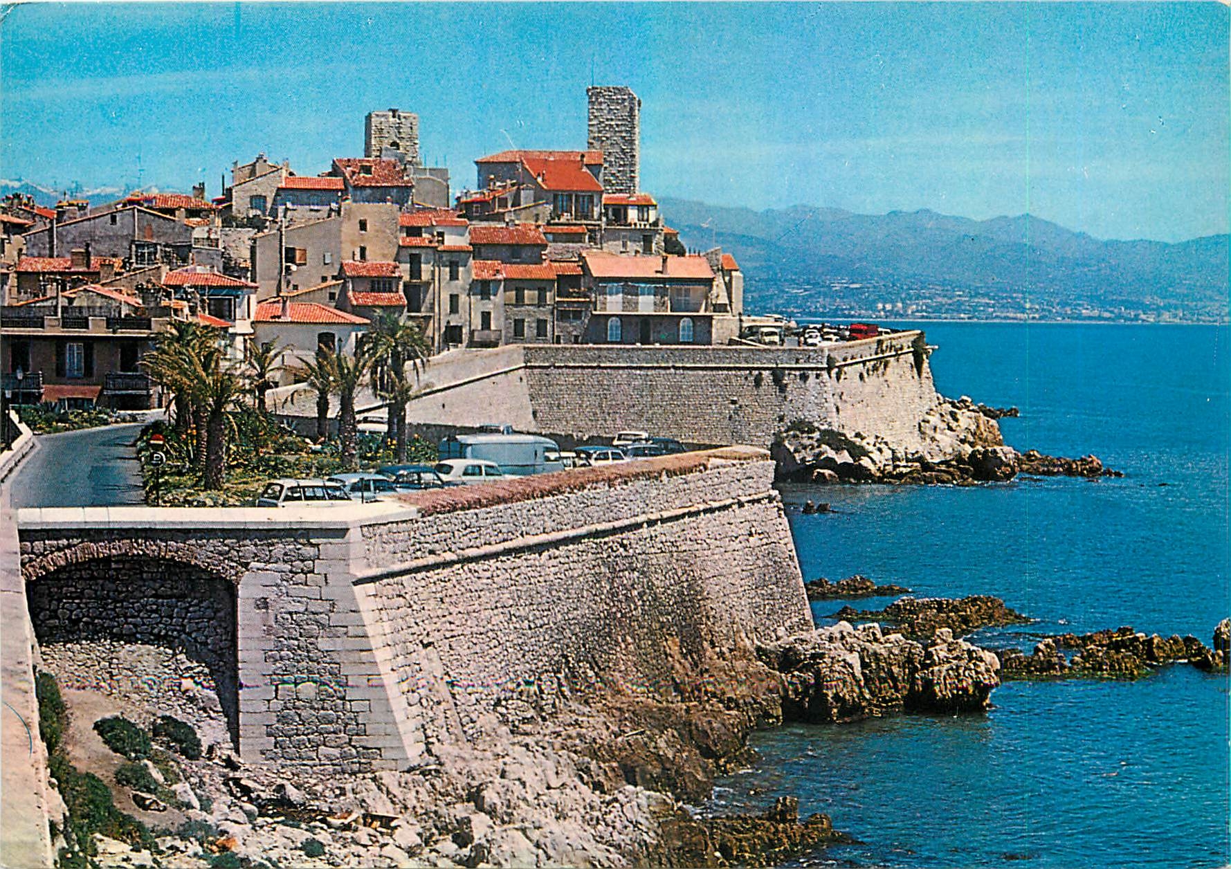CPM Antibes La vieille ville et ses remparts