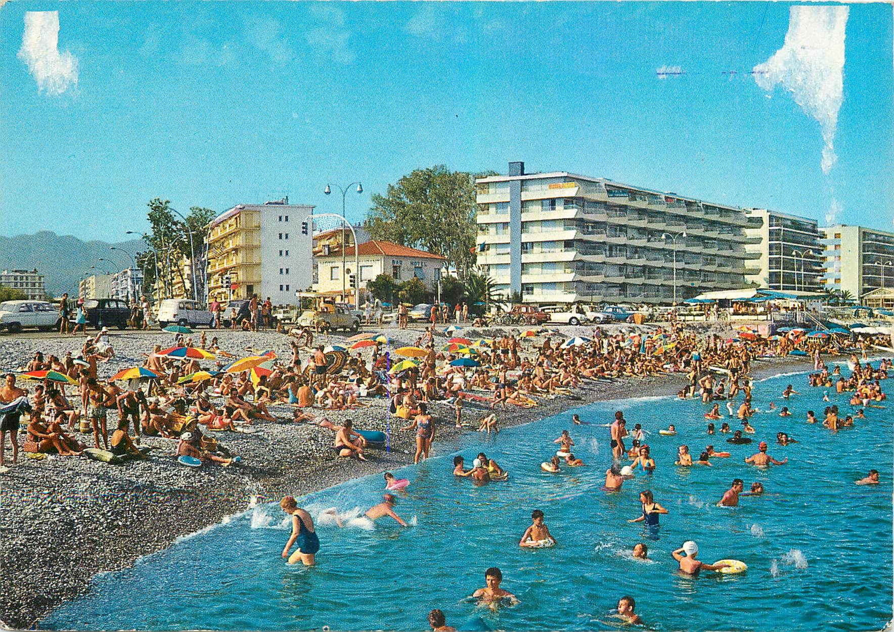 CPM Cros de Cagne Cote les joies de la plage