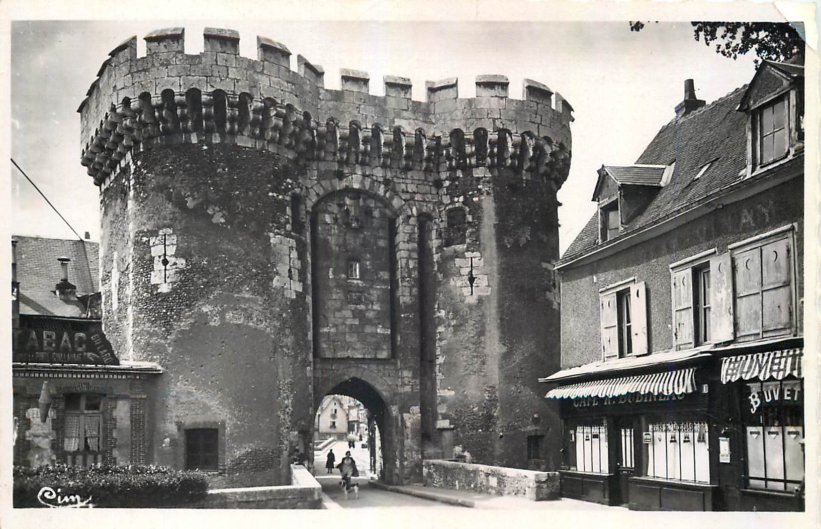 CPM Chartres (E et L) Porte Guillaume construite par Guillaume de Ferrieres ancien vidame de cahrtre