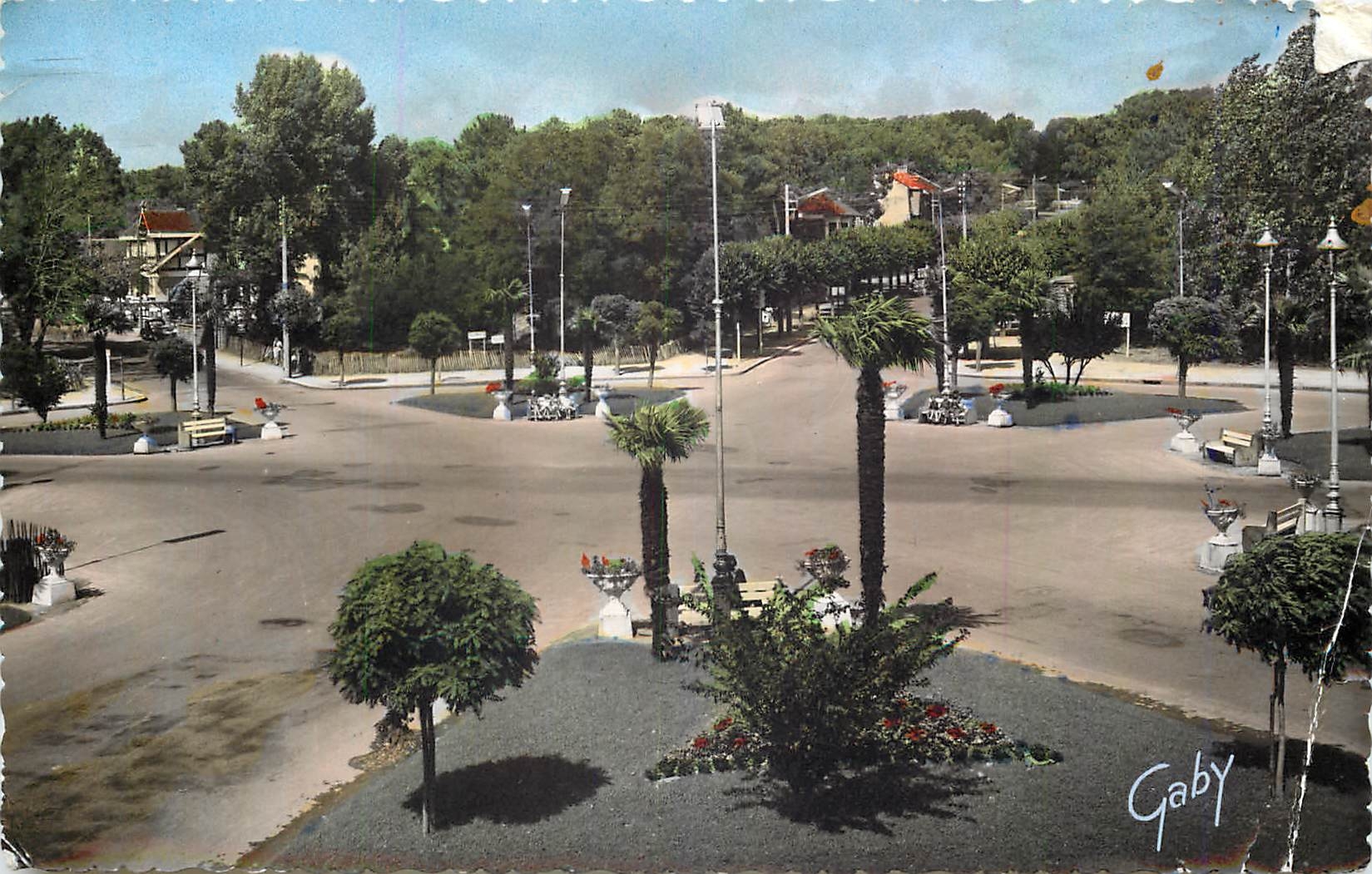 CPM La Baule les Pins (Loir Inf) Place des Palmiers