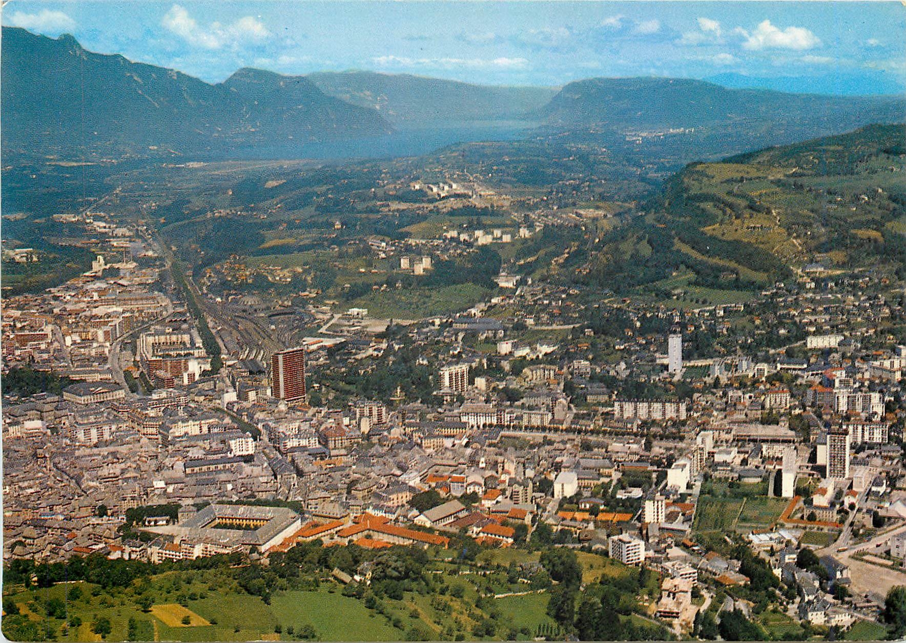 CPM Chambery (Savoie) vue generale en second plan le Lac du Bourget