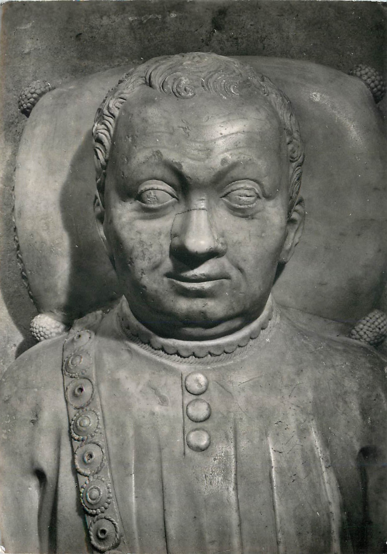 CPM Saint Denis Eglise abbatiale Statue de Bertrand Duguesclin Cannetable de France (+1380) detail