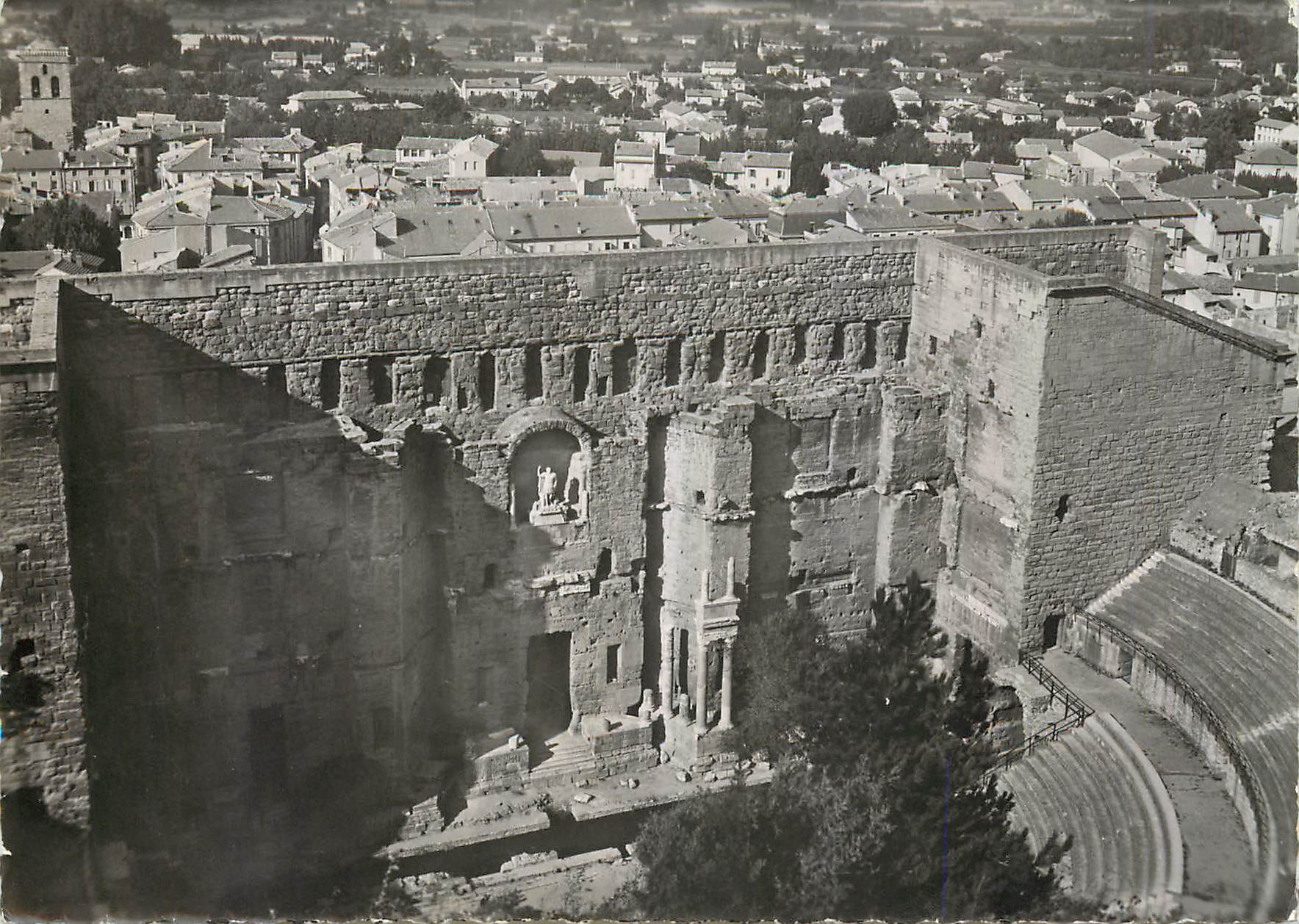 Orange (Vaucluse) — Ansicht des antiken Theaters von oben — französische Ausgabe, NICE, Nr. 546