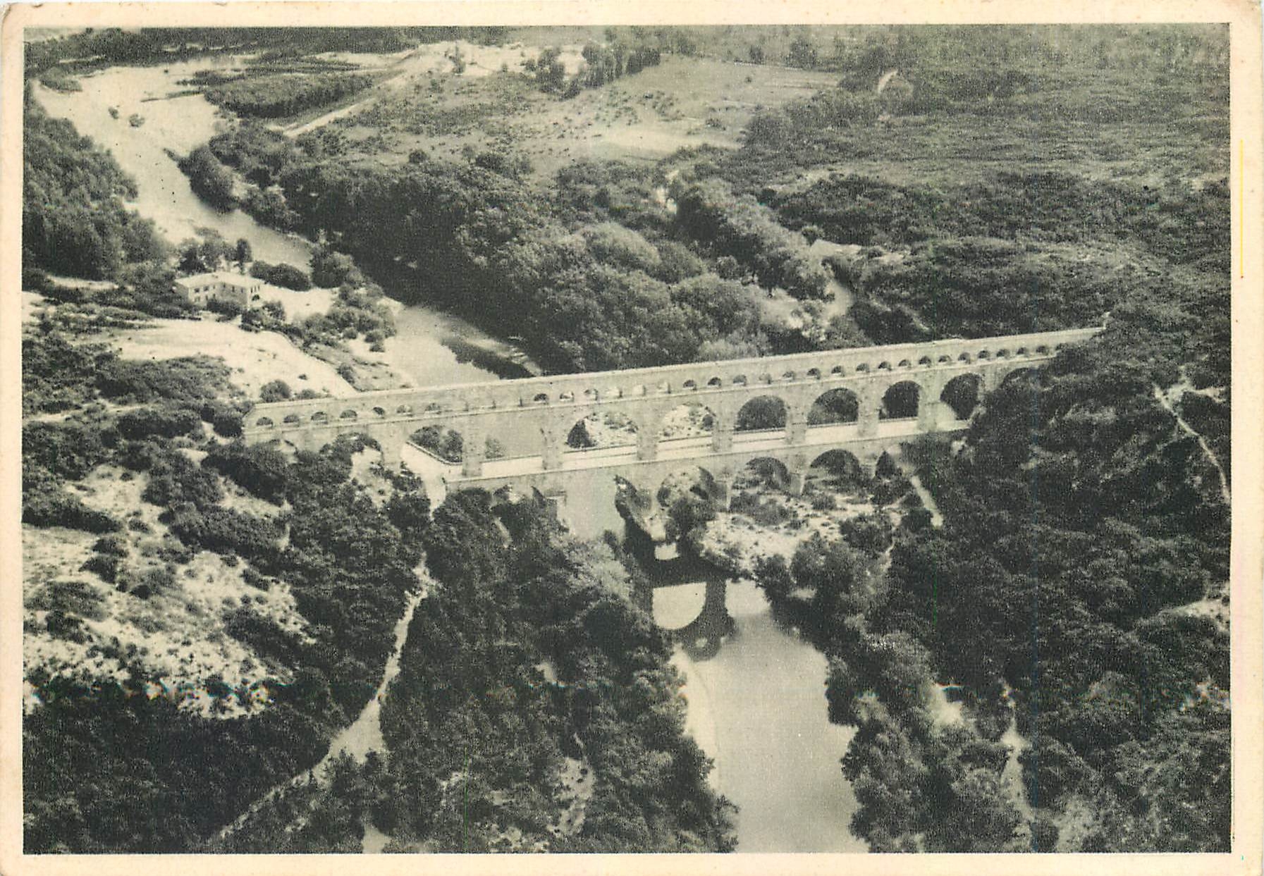 CPM La Provence Romain Vue aerienne du Pont du Gard aqueduc romain