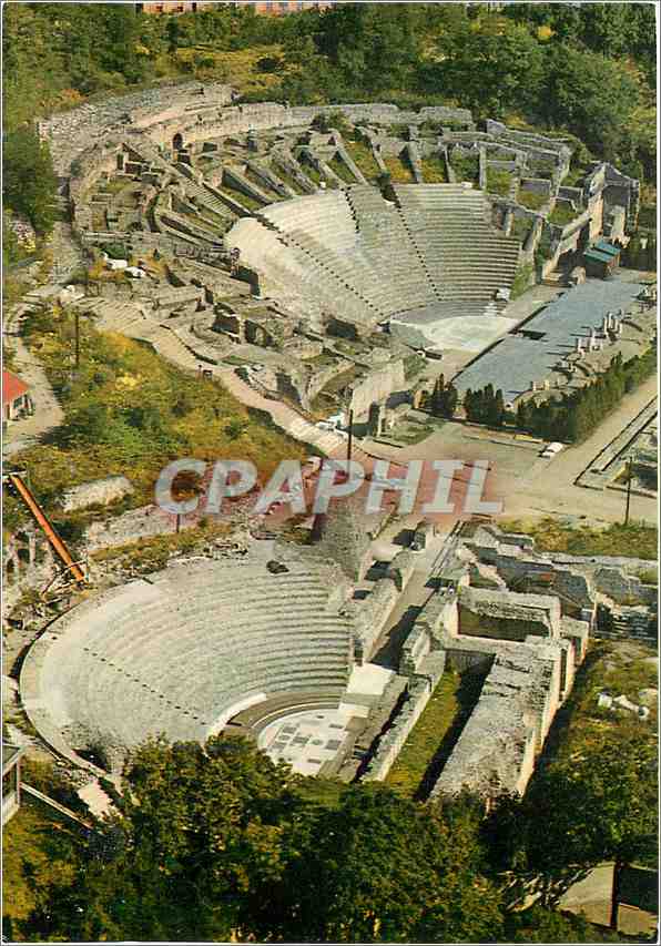CPM Lyon Colline de Fourviere les Theatres Romaons au 1er plan l'Odeon