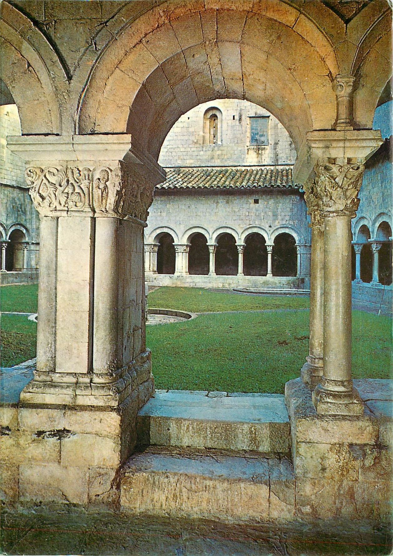 CPM Gerona Cloitre roman de la Cathedrale XIIe s
