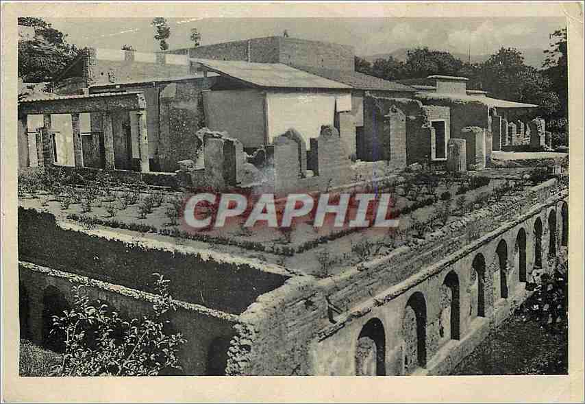 CPM Pompei ville de Mistere (Exsterieur) vue du jardin pensif et criploportique