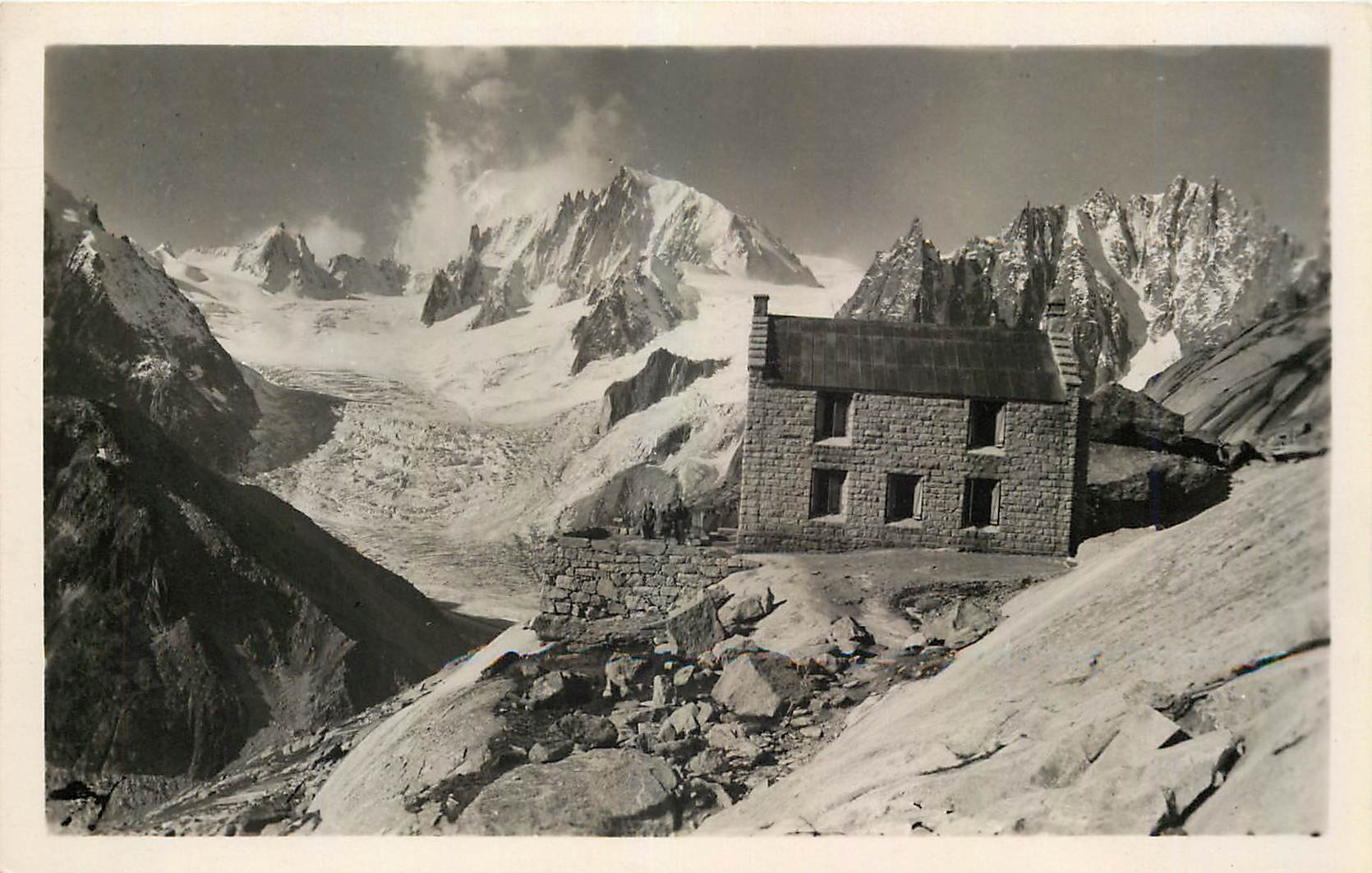 CPM Chamonix le Refuge du Gouverole et le Massif du Mont blanc