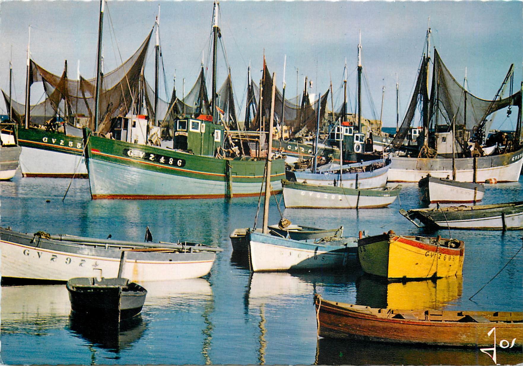 CPM La Bretagne en couleurs Port Bigouden Bateaux au repos (Lesconil) 