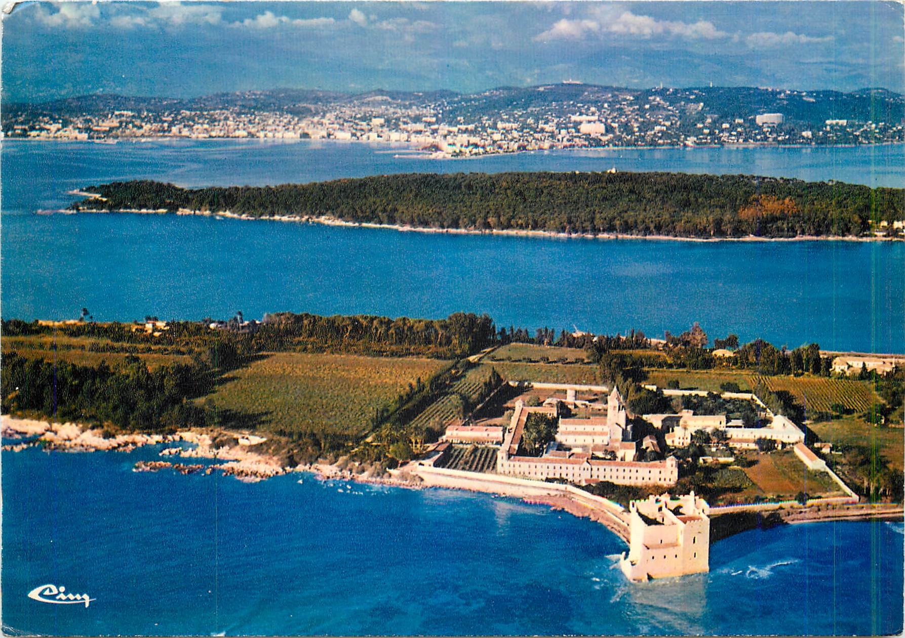 CPM Abbaye de N D de Lerins Ile St Honeorat Cannes (Alpes Mar) vue panoramique aerienne