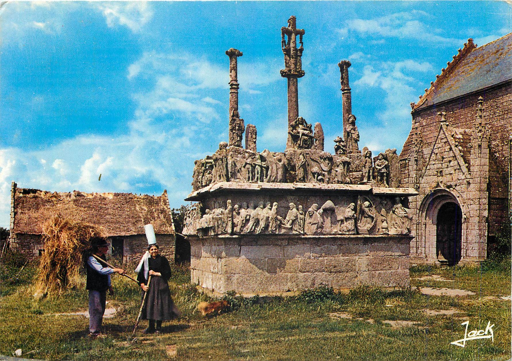 CPM Couleurs de Bretagne Calvaire de Tronoen 15 e s le plus ancien des calvaire Bretons
