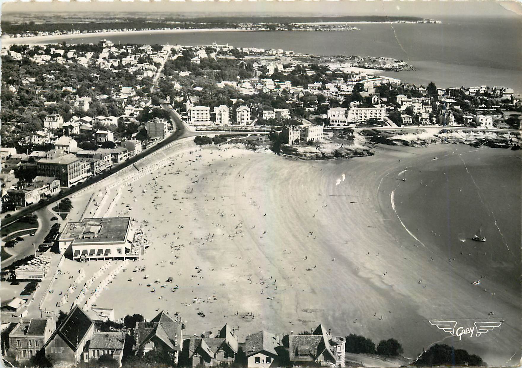 CPM La France vue du Ciel Royan Pontaillac (Ch Mme) La Plage et vue d'ensemble