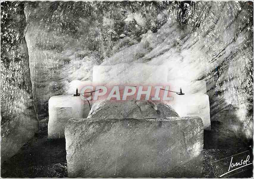 CPM Chamonix le Montenvers (1913 m)) la grotte de la Mer de Glace la chambere a coucher