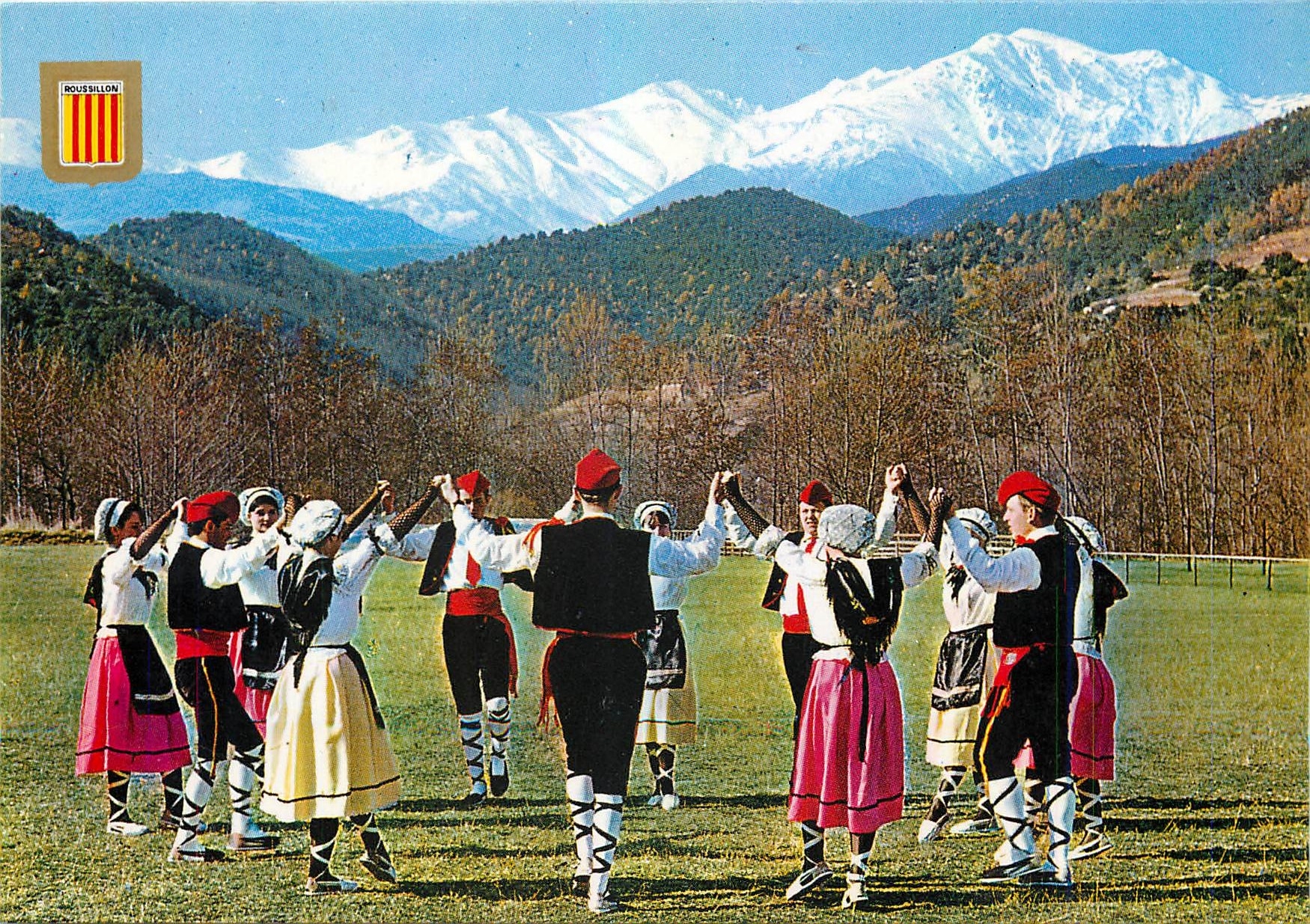 CPM Lumiere et Couleurs de Roussillon La Sardane dense populaire Catalane dansee